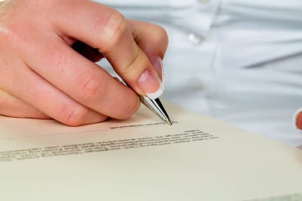 Pros and Cons of Accepting a Workers’ Comp Settlement Offer